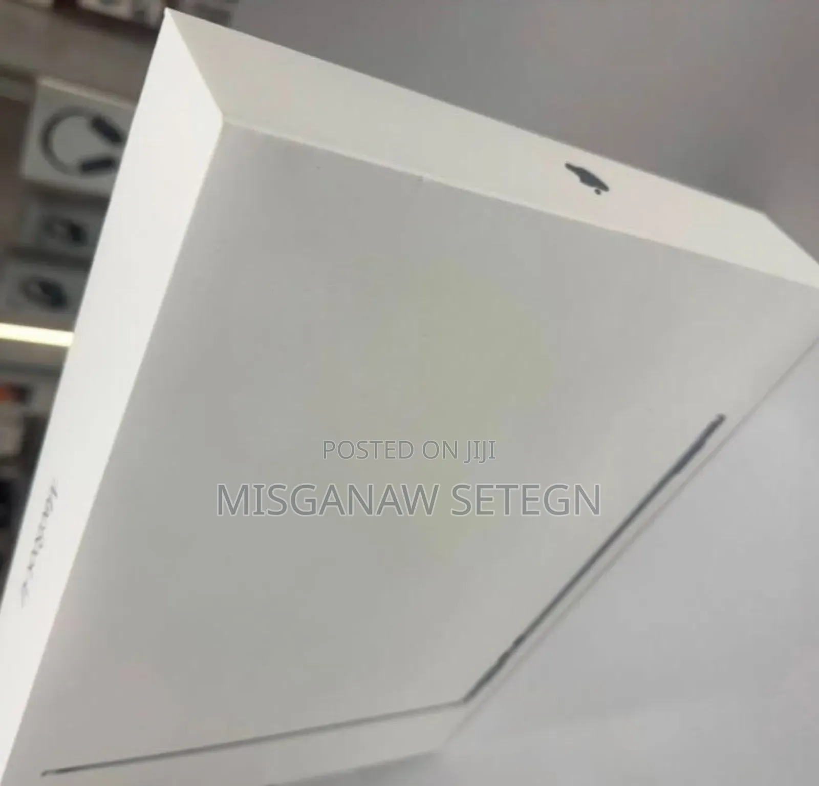 New Laptop Apple MacBook Air 2025 M4 13-Inch 16GB Apple M4 SSD 256GB