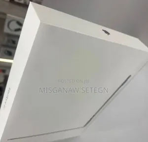 New Laptop Apple MacBook Air 2025 M4 13-Inch 16GB Apple M4 SSD 256GB