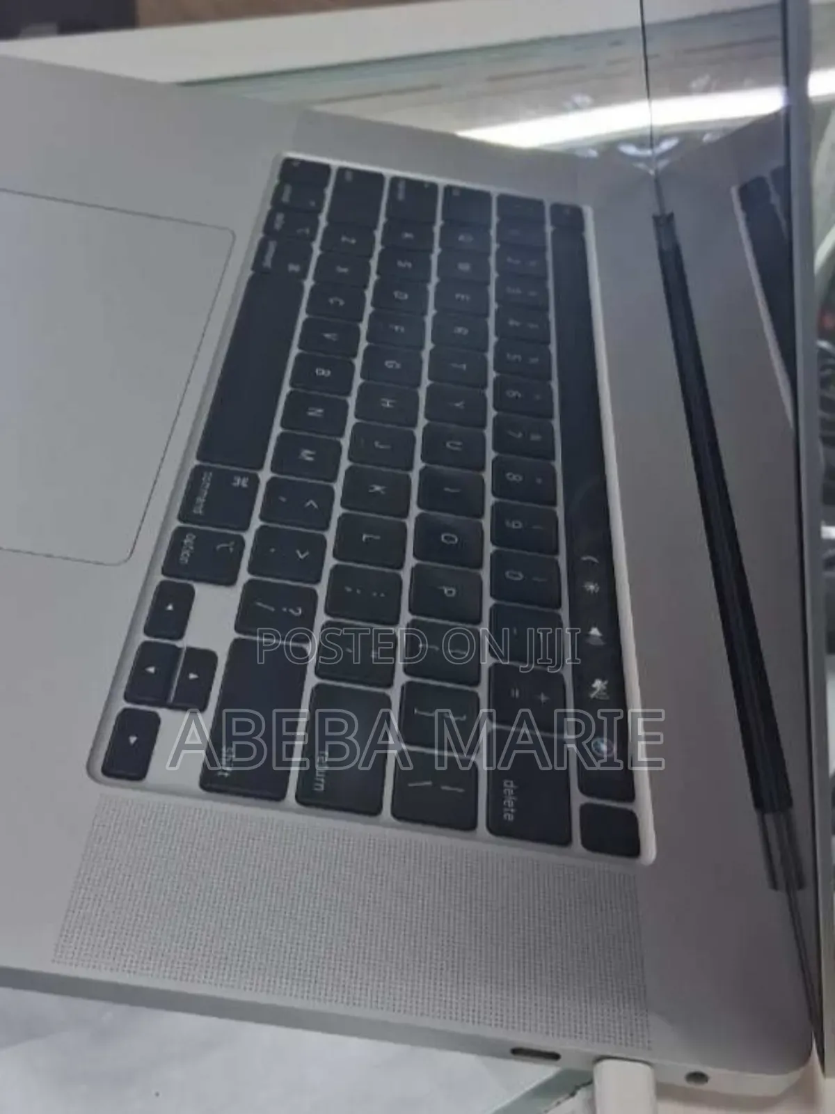 New Laptop Apple MacBook Pro 2019 16GB Intel Core I7 SSD 512GB