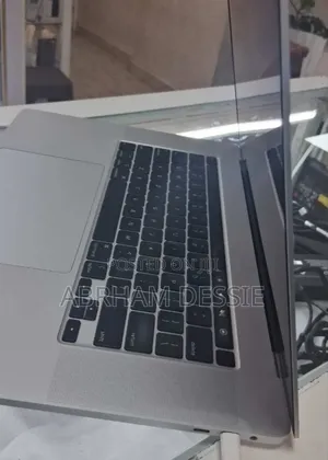 Photo - New Laptop Apple MacBook Pro 2019 16GB Intel Core I7 SSD 512GB