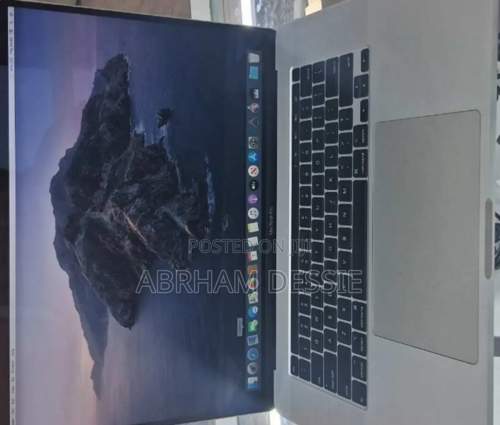 New Laptop Apple MacBook Pro 2019 16GB Intel Core I7 SSD 512GB