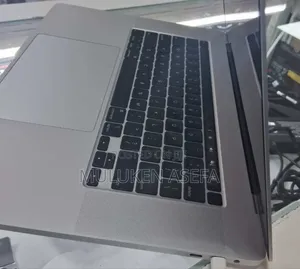 New Laptop Apple MacBook Pro 2019 16GB Intel Core I7 SSD 512GB