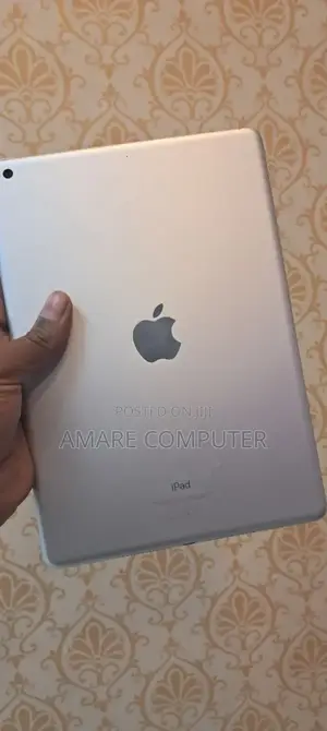 Photo - New Apple iPad 9.7 64 GB Silver