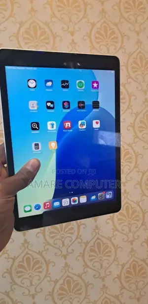 New Apple iPad 9.7 64 GB Silver