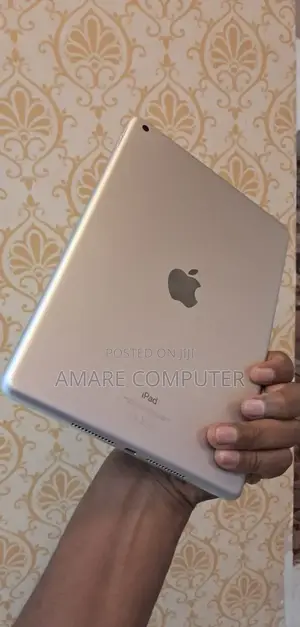 New Apple iPad 9.7 64 GB Silver