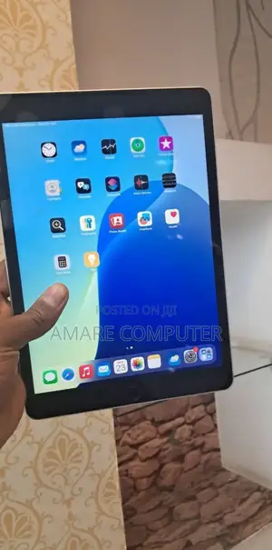 New Apple iPad 9.7 64 GB Silver
