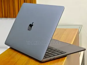 New Laptop Apple MacBook 2020 8GB Intel Core I5 SSD 256GB