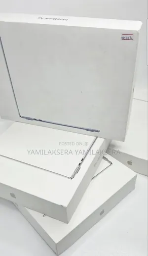 New Laptop Apple MacBook Air 2025 M4 13-Inch 16GB Apple M4 SSD 256GB