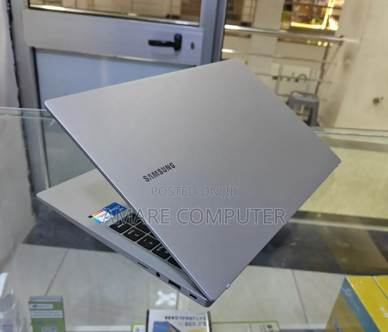 New Laptop Samsung 8GB Intel Core I5 SSD 256GB