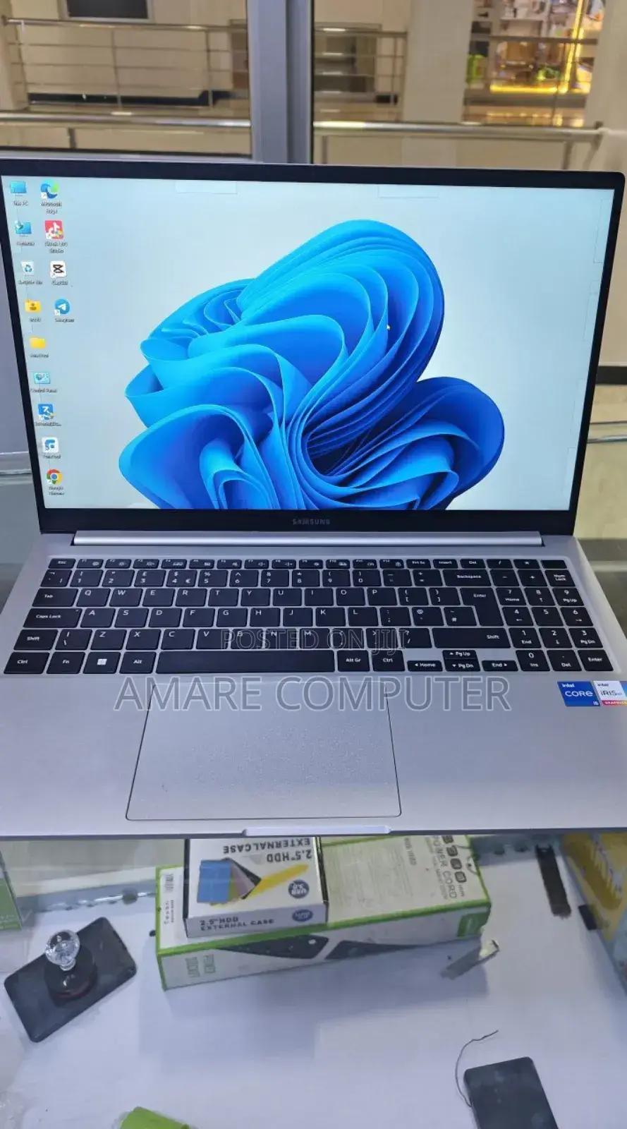 New Laptop Samsung 8GB Intel Core I5 SSD 256GB