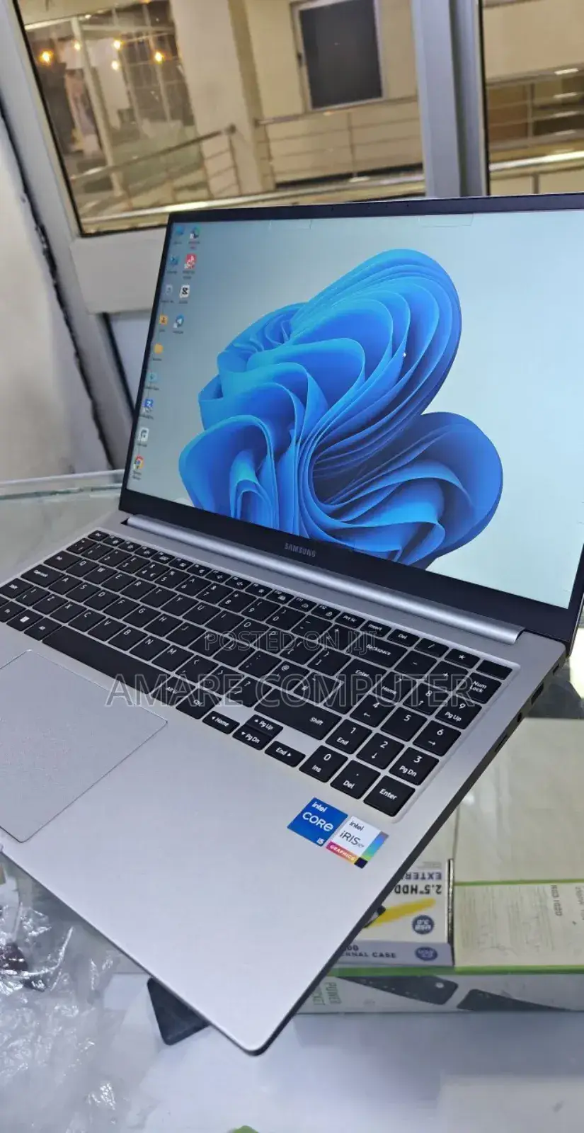 New Laptop Samsung 8GB Intel Core I5 SSD 256GB