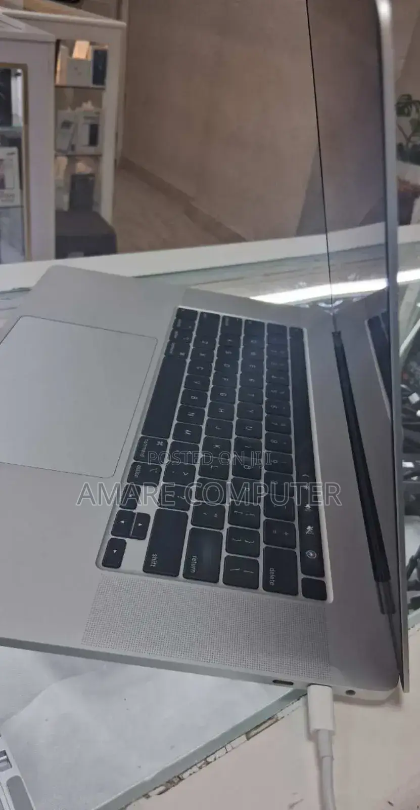 New Laptop Apple MacBook Pro 2019 16GB Intel Core I7 SSD 512GB