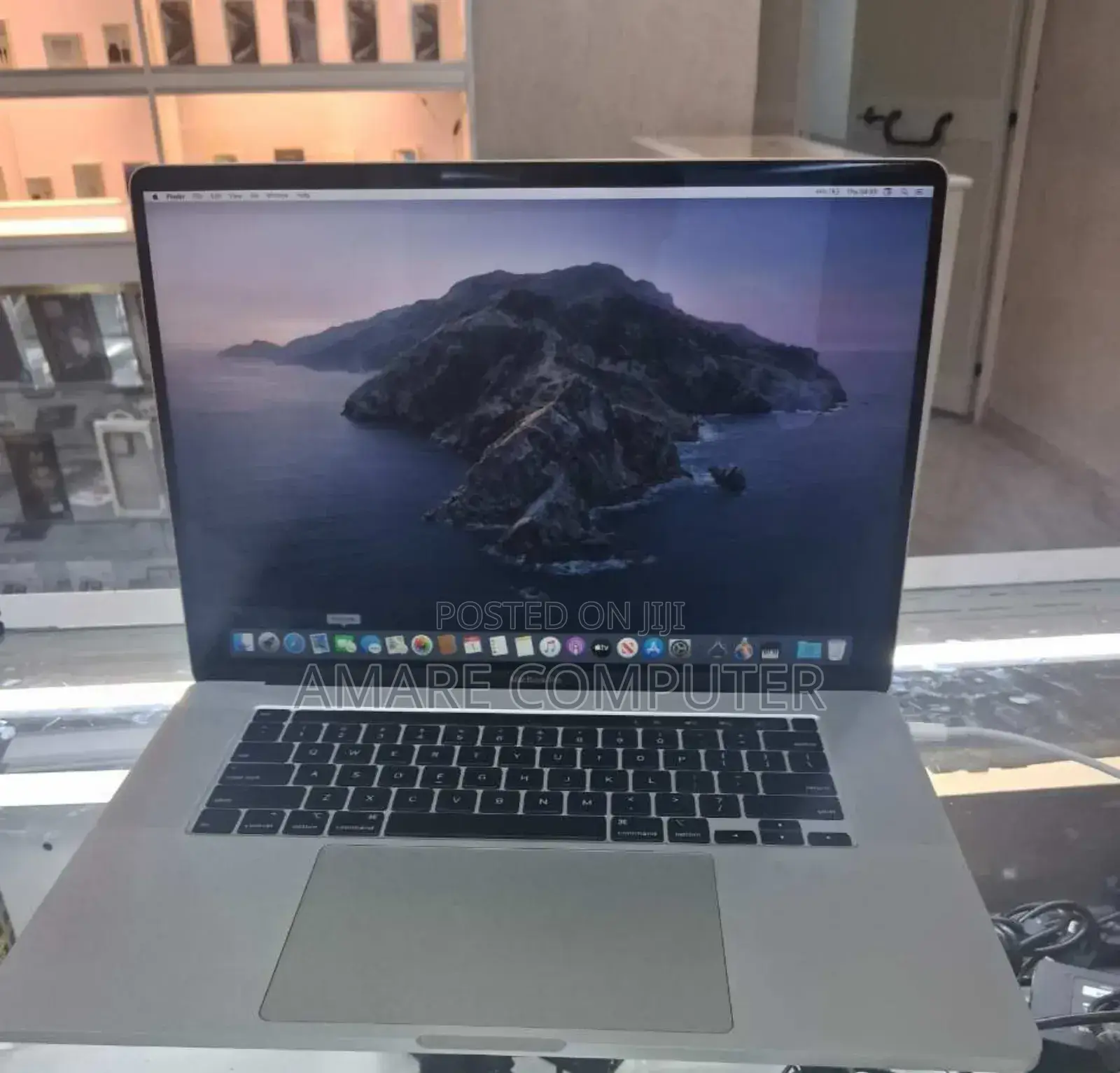 New Laptop Apple MacBook Pro 2019 16GB Intel Core I7 SSD 512GB
