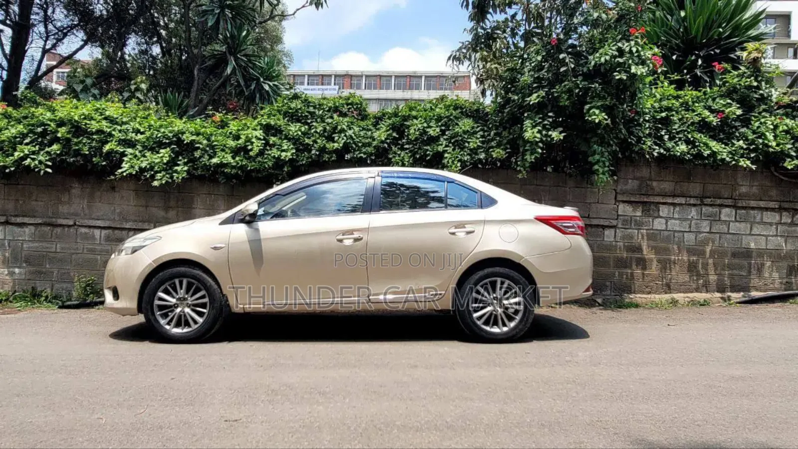 Toyota Yaris 2016 Gold