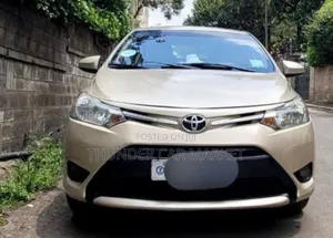 Photo - Toyota Yaris 2016 Gold