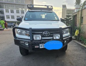 Photo - Toyota Hilux 2018 White