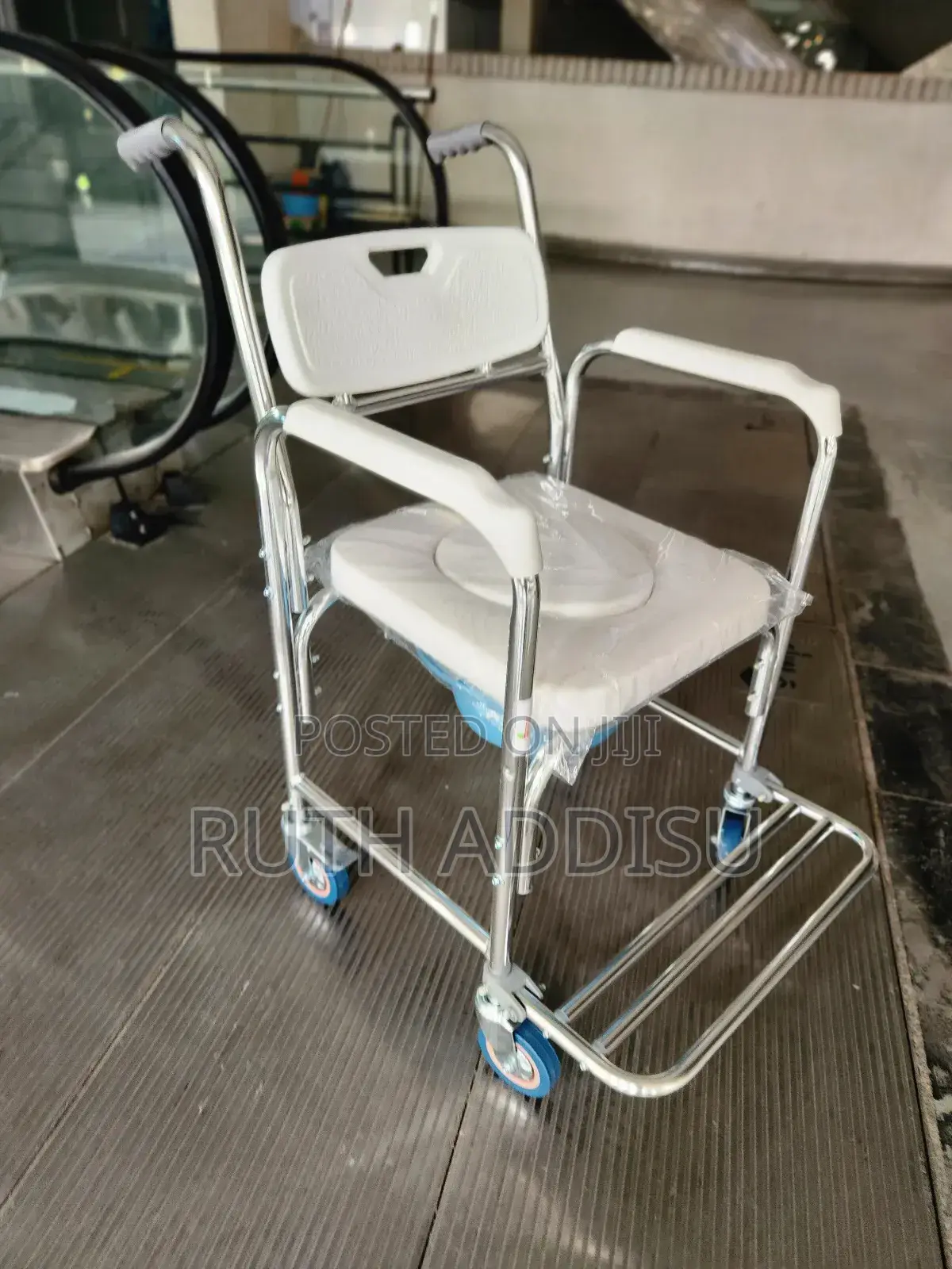 Wheelchair尨冷commode Wheelchair门化commode Wheelchair飯盒wheelchair New