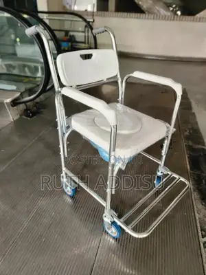 Photo - Wheelchair尨冷commode Wheelchair门化commode Wheelchair飯盒wheelchair New