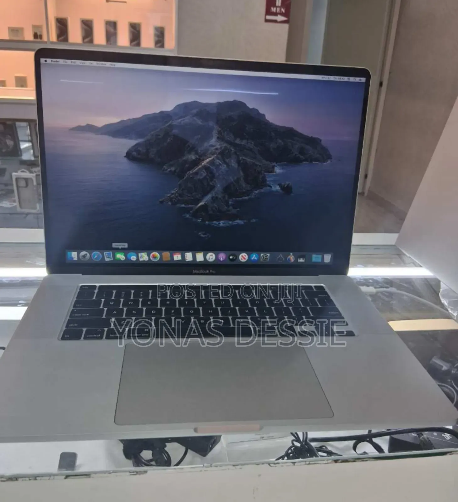 New Laptop Apple MacBook Pro 2019 16GB Intel Core I9 SSD 512GB