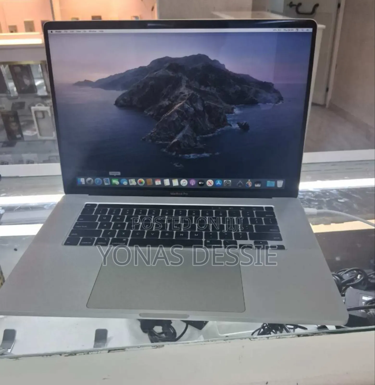 New Laptop Apple MacBook Pro 2019 16GB Intel Core I9 SSD 512GB