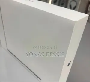 New Laptop Apple MacBook Air 2025 M4 13-Inch 16GB SSD 256GB