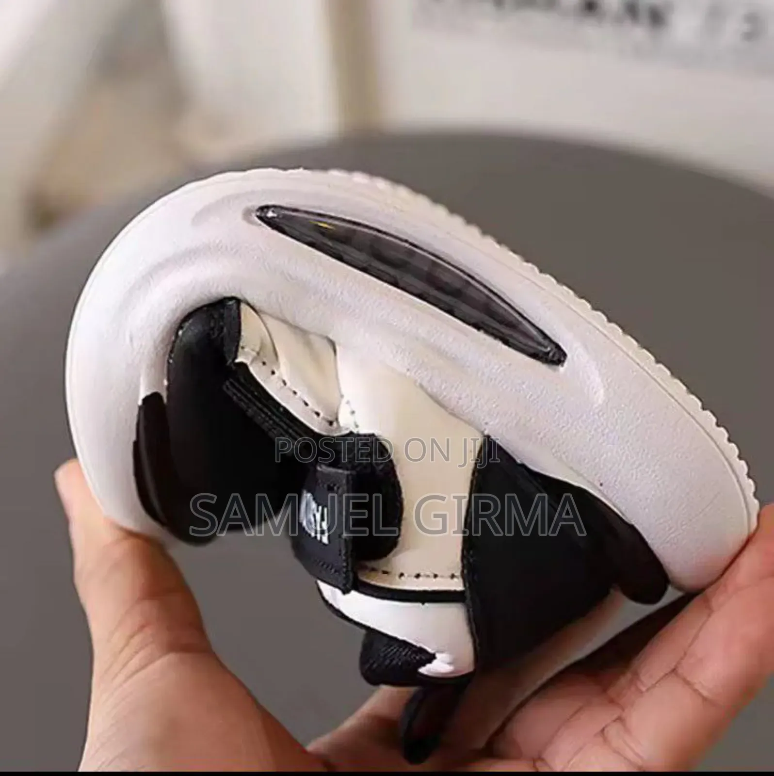 Brand Sneakers
Color: Multicolor