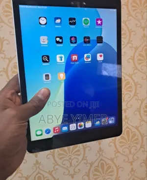 Photo - New Apple iPad 10.2 (2021) 64 GB Gray