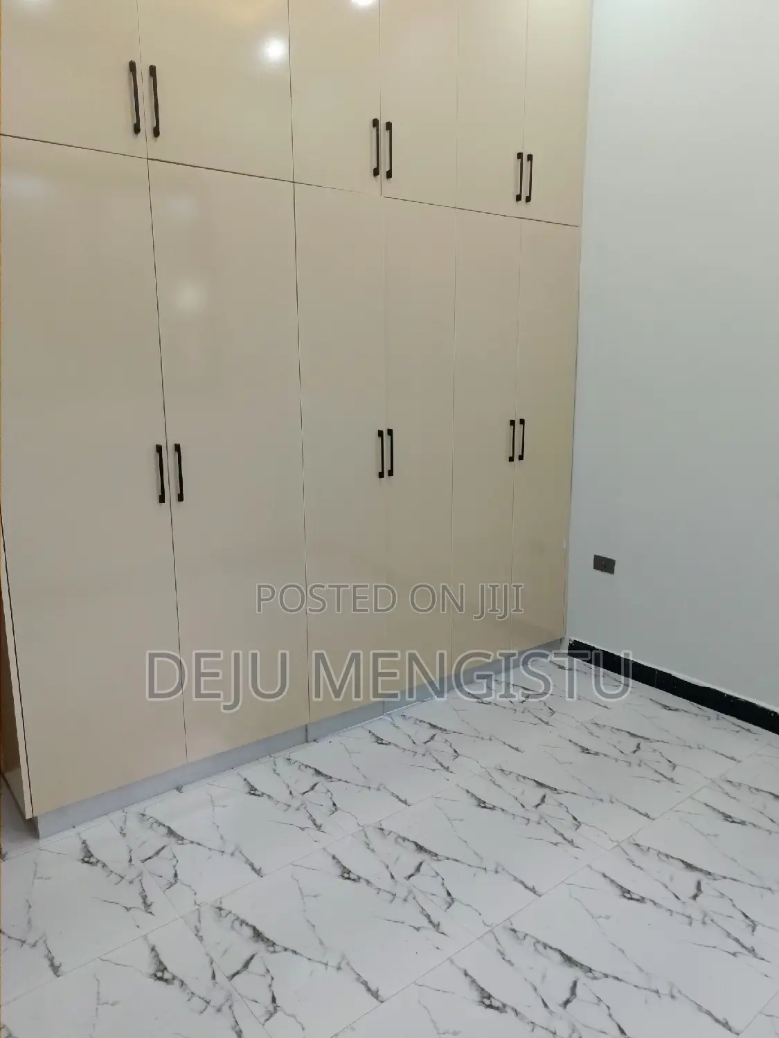 5bdrm Villa in አትሌት መንደር, Bole for sale