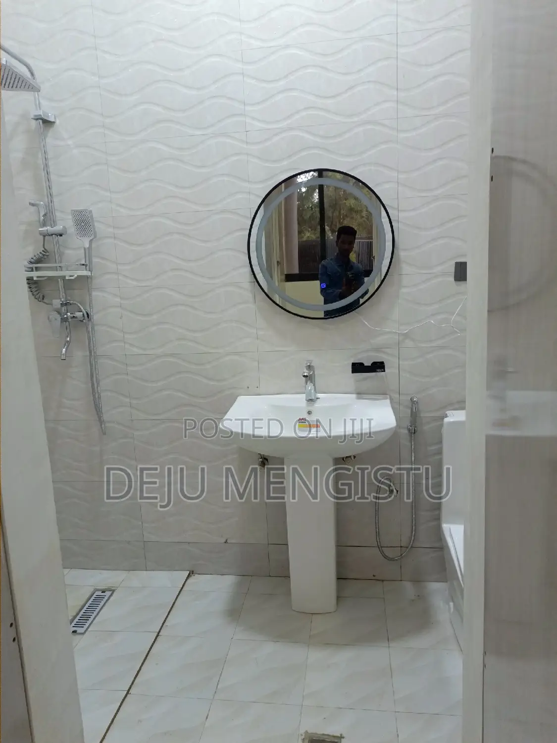 5bdrm Villa in አትሌት መንደር, Bole for sale