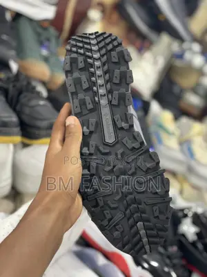 Black Premium Quality Columbia Hiking Sneakers