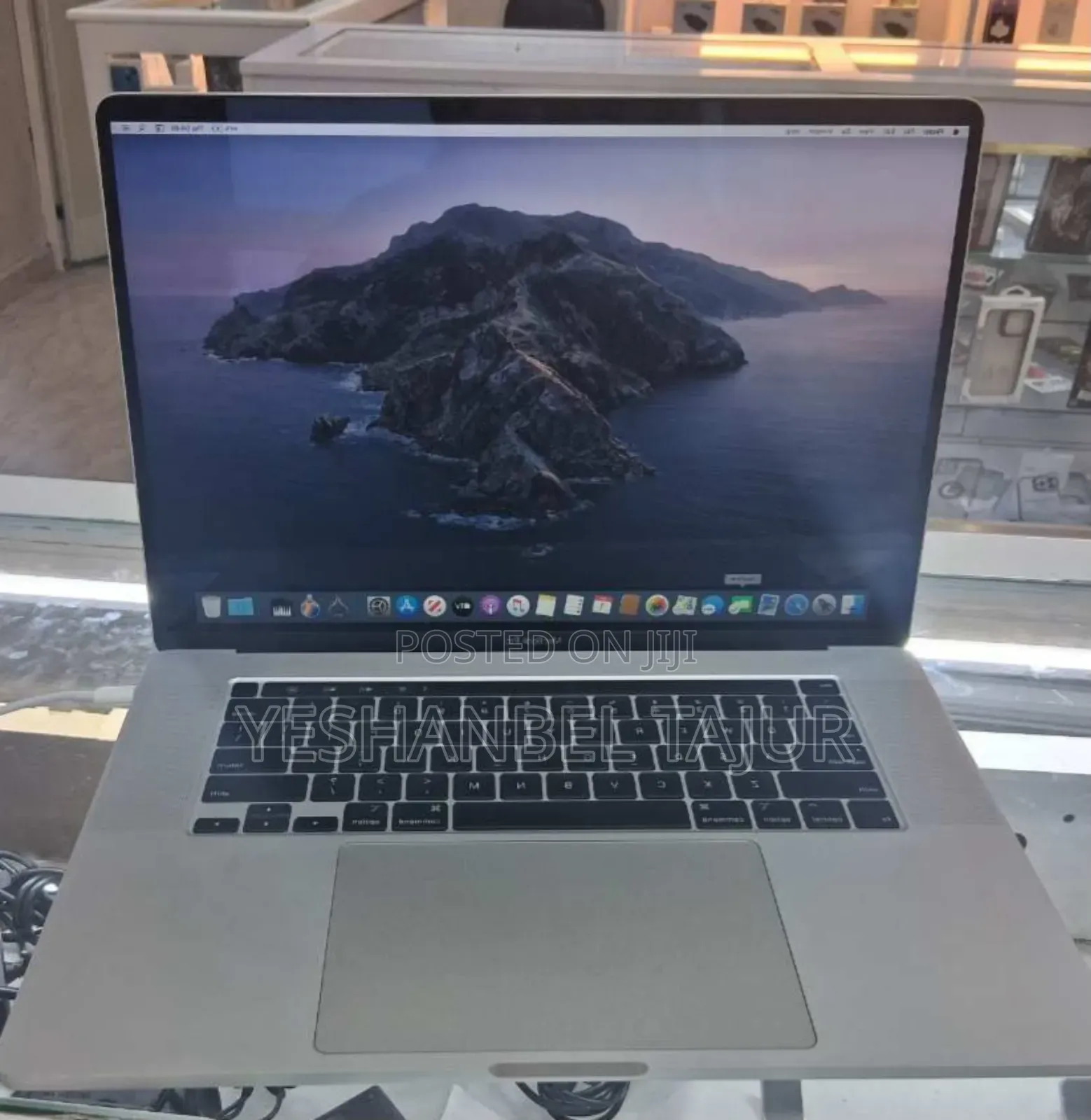 New Laptop Apple MacBook Pro 2019 16GB Intel Core I7 SSD 512GB