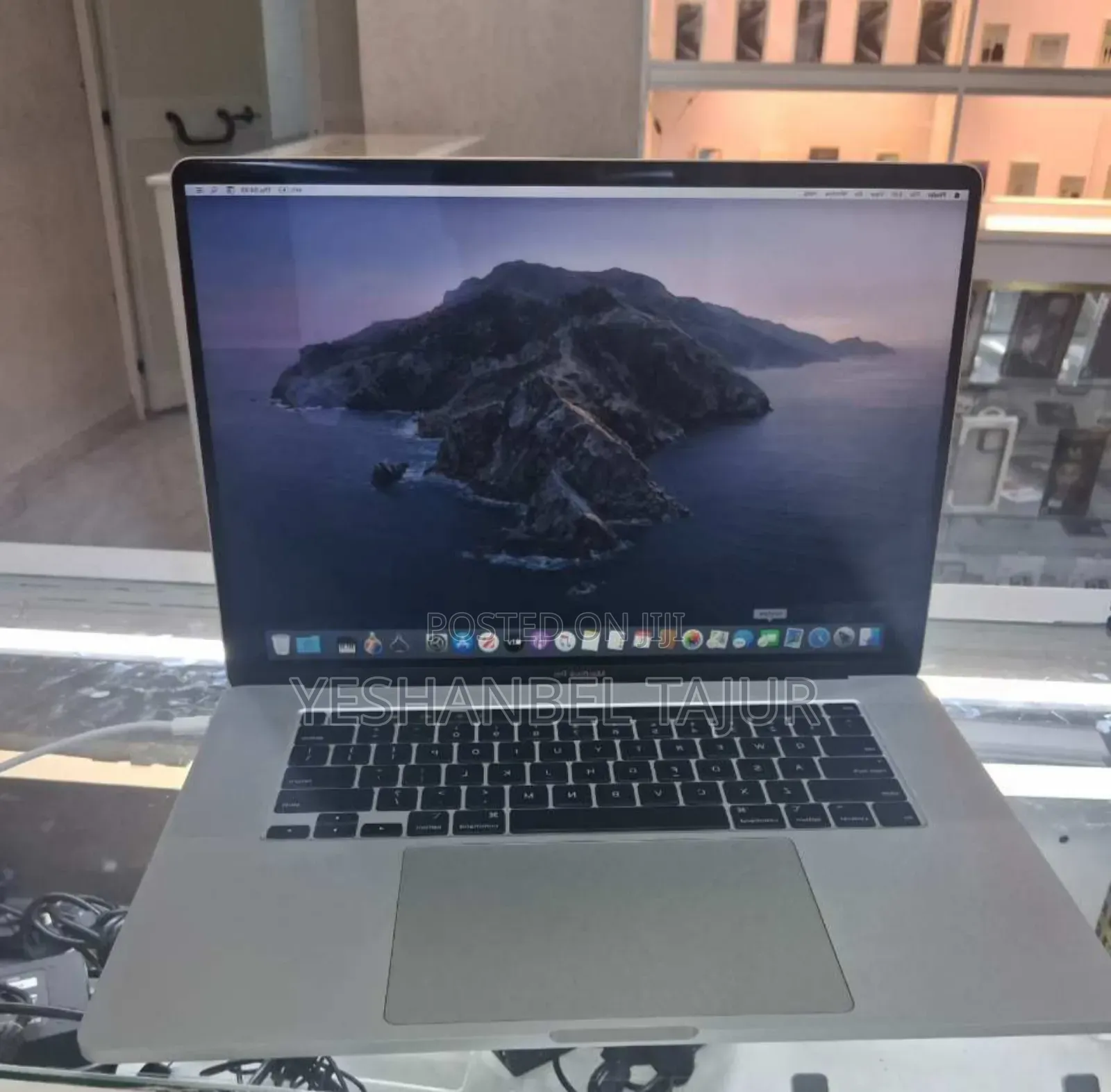 New Laptop Apple MacBook Pro 2019 16GB Intel Core I7 SSD 512GB