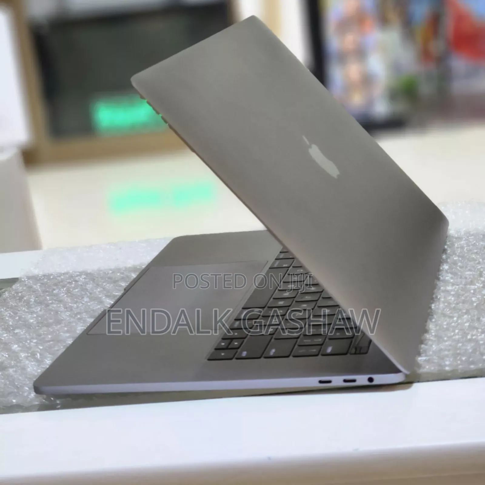 New Laptop Apple MacBook Pro 2017 16GB Intel Core I7 SSD 512GB