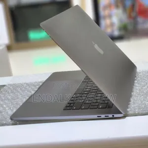 New Laptop Apple MacBook Pro 2017 16GB Intel Core I7 SSD 512GB