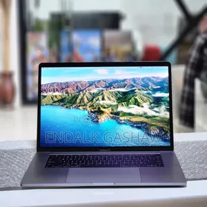 Photo - New Laptop Apple MacBook Pro 2017 16GB Intel Core I7 SSD 512GB