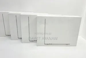 New Laptop Apple MacBook Air 2025 M4 13-Inch 16GB Apple M4 SSD 256GB