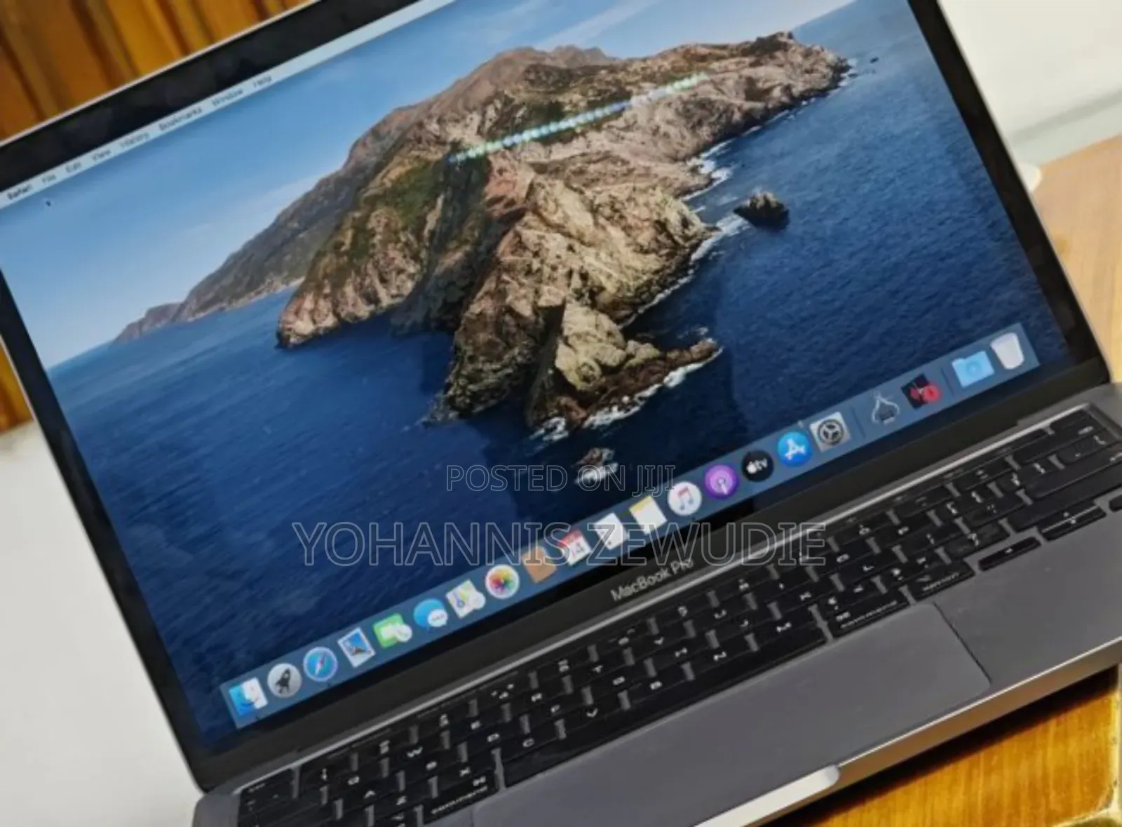 New Laptop Apple MacBook Pro 2020 8GB Intel Core I5 SSD 256GB