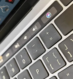 New Laptop Apple MacBook Pro 2020 8GB Intel Core I5 SSD 256GB