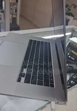 New Laptop Apple MacBook Pro 2019 16GB Intel Core I7 SSD 512GB