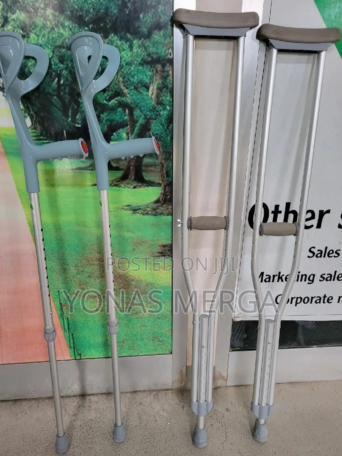 Crutches瞪房pair of Elbow Crutches Are Made From Lightweight Aluminium