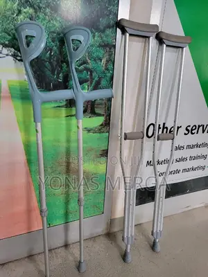 Photo - Crutches With Comfy Handle歲詐ergonomic Grip 疙介forearm Crutches0义kranch