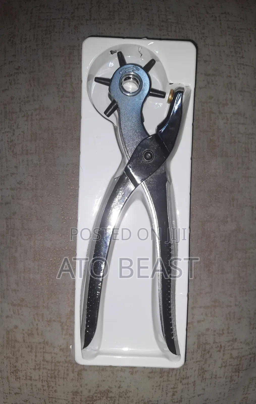 Hole Puncher/ መንጉል