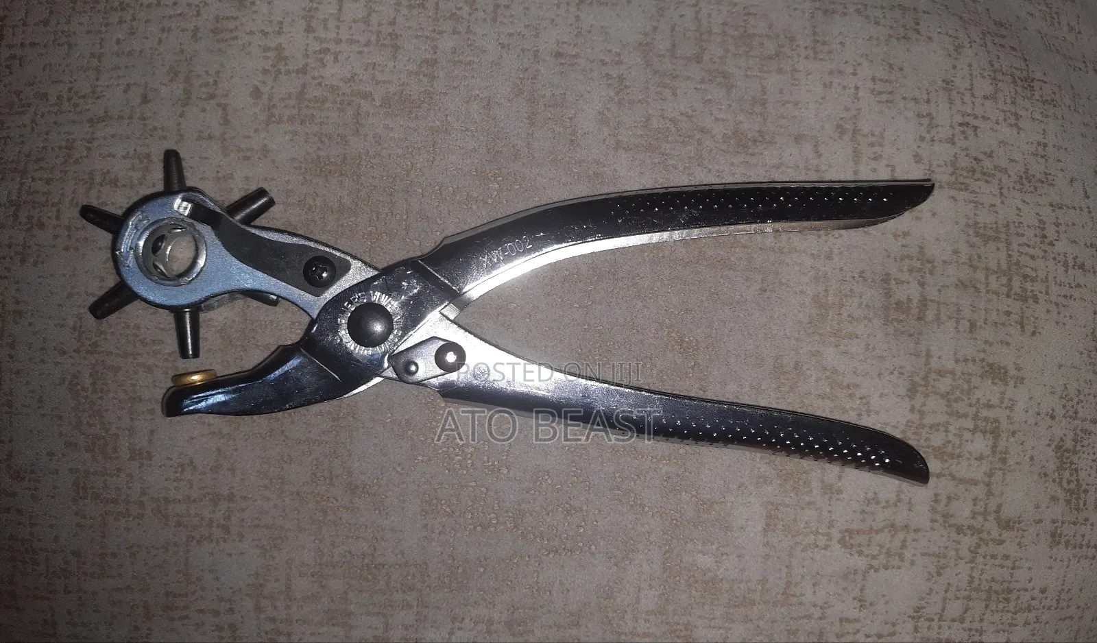 Hole Puncher/ መንጉል