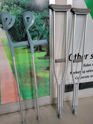 Photo - Axillary Crutches٦葱crurche=Comfortable:The Forearm Crutches for Adults