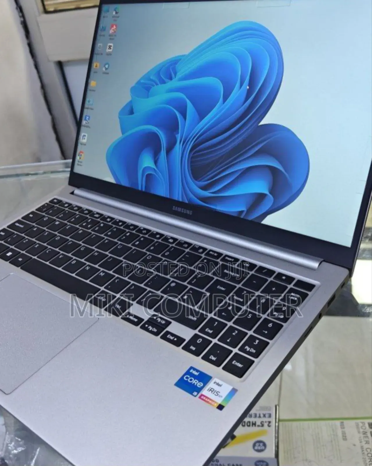 New Laptop Samsung Galaxy Book 2 8GB Intel Core i5 SSD 256GB