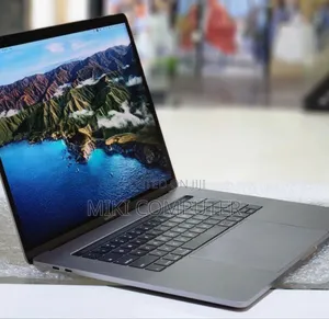 Photo - New Laptop Apple MacBook Pro 2017 16GB Intel Core I7 SSD 512GB
