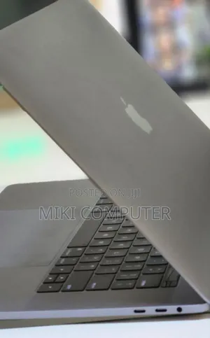 New Laptop Apple MacBook Pro 2017 16GB Intel Core I7 SSD 512GB