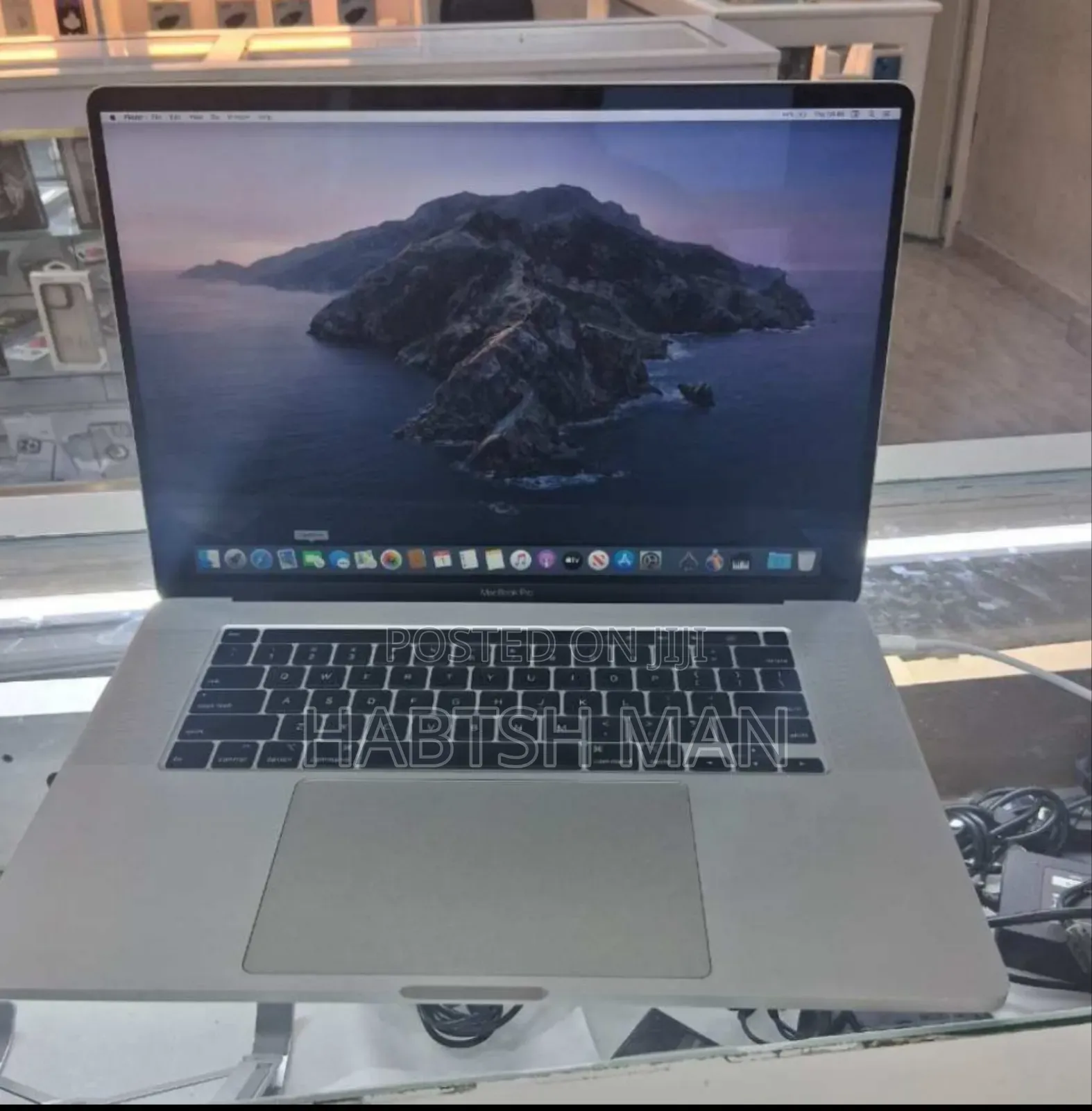 New Laptop Apple MacBook Pro 2019 16GB Intel Core I7 SSD 512GB