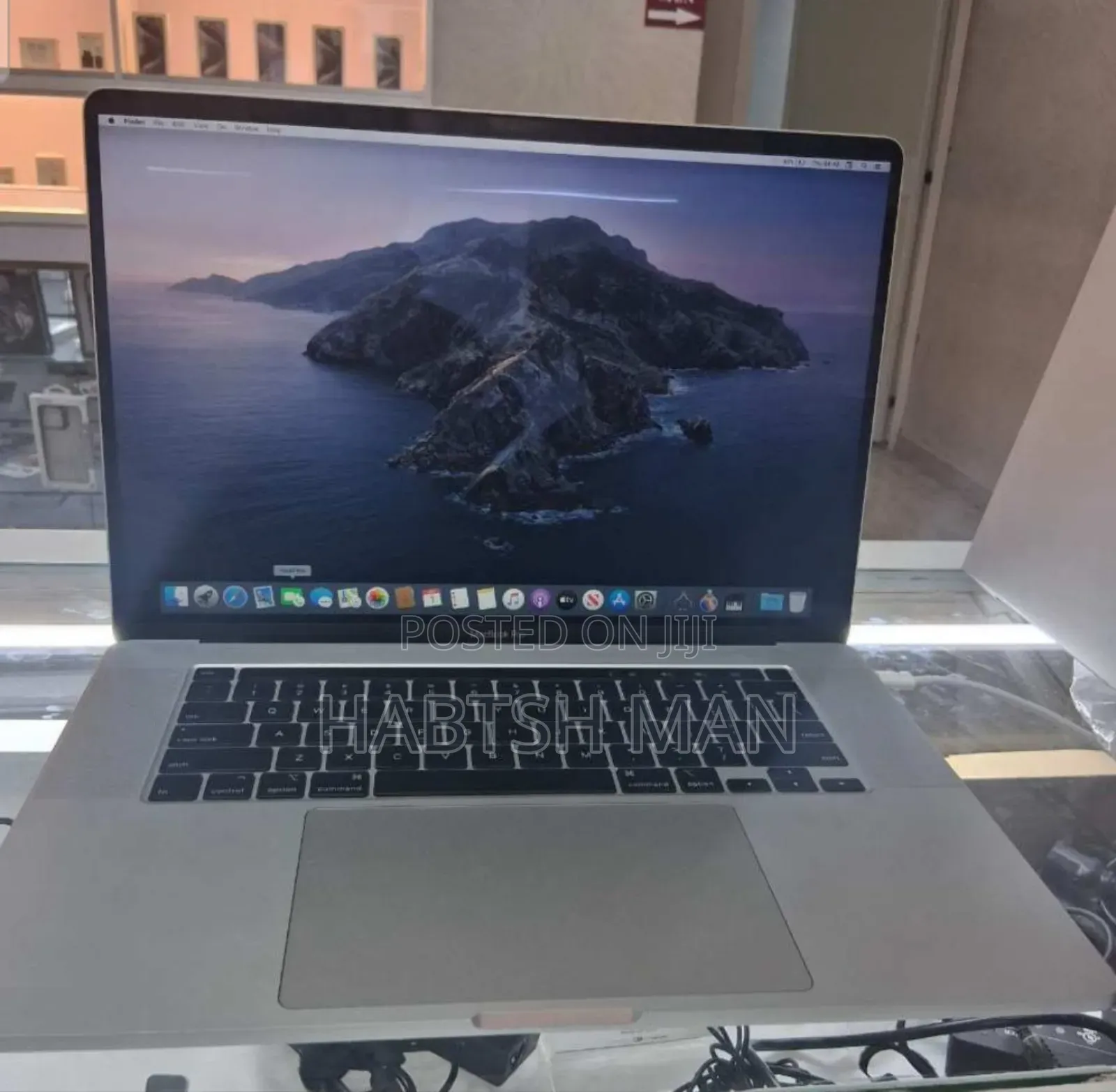New Laptop Apple MacBook Pro 2019 16GB Intel Core I7 SSD 512GB