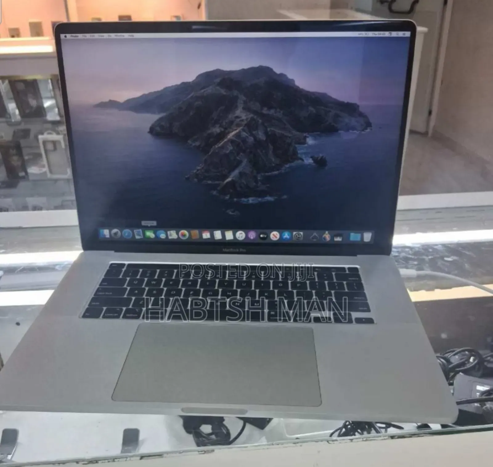 New Laptop Apple MacBook Pro 2019 16GB Intel Core I7 SSD 512GB